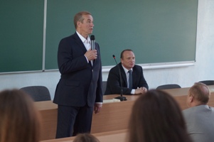 Губернатор Иркутской области Сергей Левченко отметил, что гордится быть выпускником Сибстрина