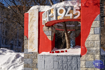 Цветы у Обелиска-15