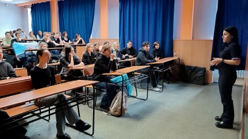 С несовершеннолетними студентами обсудили ответственность за правонарушения и преступления в сфере информационно-телекоммуникационных технологий