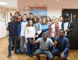 Иностранные студенты Сибстрина презентовали университет новосибирским школьникам