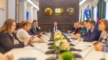 В День преподавателя высшей школы сотрудники НГАСУ (Сибстрин) были отмечены почетными грамотами