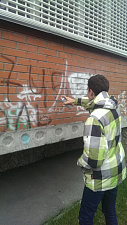 Первокурсники ФЭМГО приняли участие в общегородской акции по закраске трафаретной рекламы