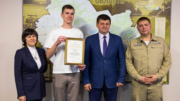 Министр строительства Новосибирской области наградил студента Сибстрина за успехи в производственной практике