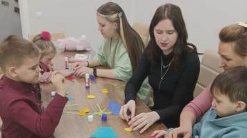 Студенты НГАСУ (Сибстрин) провели праздничный мастер-класс для детей с ограниченными возможностями здоровья