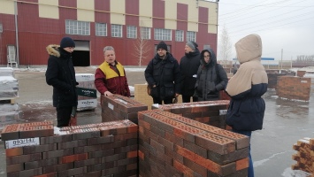 Слушатели программы профессиональной переподготовки «Промышленное и гражданское строительство» посетили современный завод по производству кирпича «Ликолор»