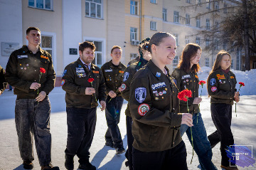 Цветы у Обелиска-1