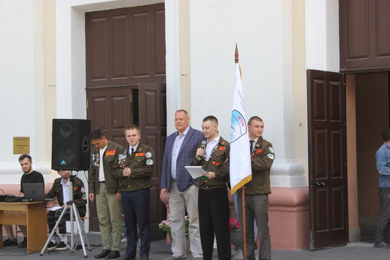 9hdYFG7izWM-800.jpg